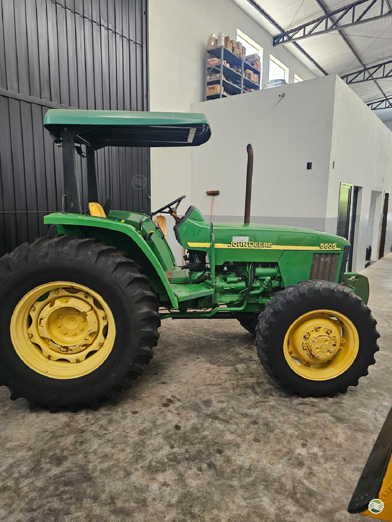 TRATOR JOHN DEERE JOHN DEERE 5605 Tração 4x4 Marin Tratores BIRIGUI SÃO PAULO SP